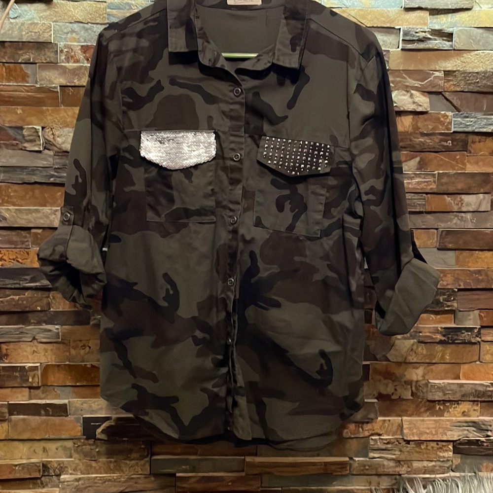 Boutique button down blouse - Picture 2 of 5
